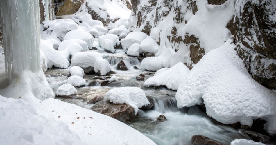 Blick in die verschneite Partnachklamm im Winter in Garmisch-Partenkirchen | © Markt Garmisch-Partenkirchen/Marc Hohenleitner
